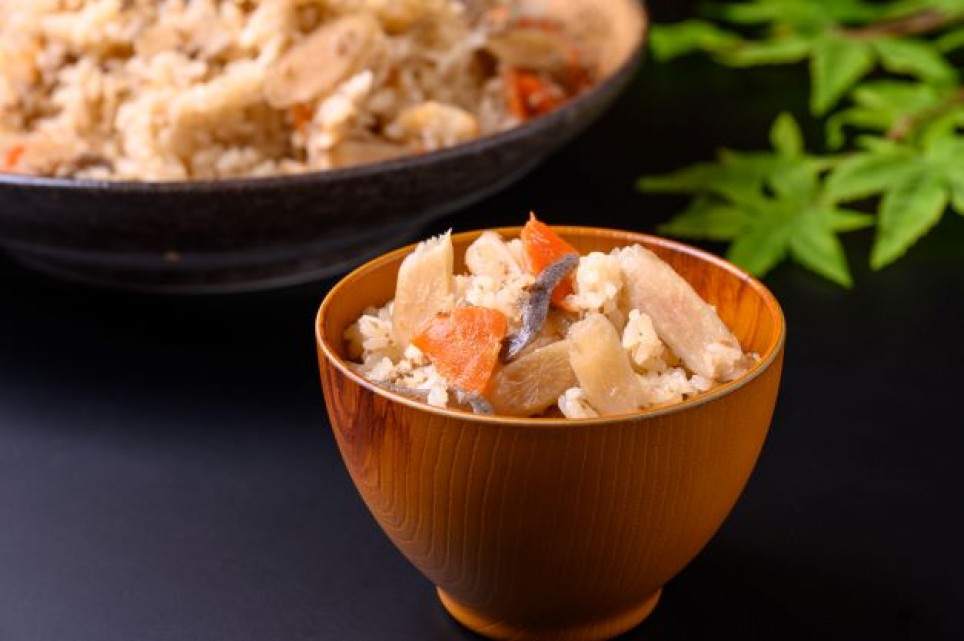 鶏そぼろとごぼうの炊き込みごはん