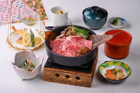 【9月10月限定】　錦秋の彩　牛肉ときのこの朴葉味噌御膳